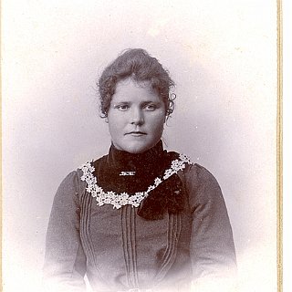 Bild0288 Lina Marx geb Moog (26. April 1884 zu Esch) blieb bis zu ihrem Tode am 24.November 1972 im Blockhaus wohnen. Sie wurde dort 88 Jahre alt.