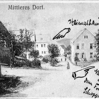 Bild0032 Postkartenbild Kreuzstraße. Links Haus August Krieger, Bildmitte Haus Thurn, im Hintergrund Haus Eugen Schneider, re. vorne Haus Gerda Hölzel (verh. Funk)...