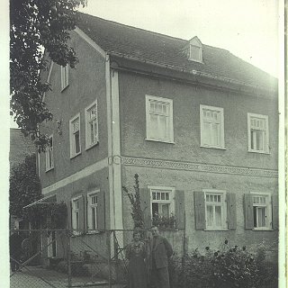 Bild0684 Talstrasse 4 Haus Heid noch mit 6 Fenstern an der Strasse. Davor N.N. & N.N.
