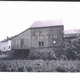 Bild0672 Anwesen heutige Talstr. 15 fotografiert von hinten aus der heutigen Wallufer StraÃŸe. Im NebengebÃ¤ude befindet sich heute ein neues Haus mit dem Dorfladen.