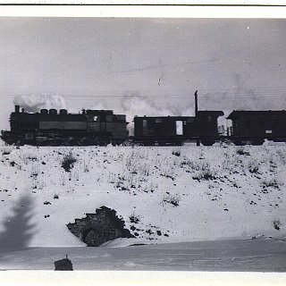 Bild1756 27.1.1929 Die Aartalbahn über dem Eisenbahnviaduckt bein Schafhof bei Bleidenstadt. Das Viadukt wurde 1945 gesprengt und provisorisch repariert. Aufnahme...
