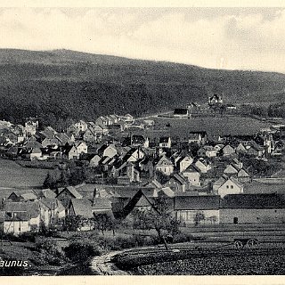 Bild0807 Eine Postkarte von Hahn im Taunus. ImHintergrund die Tannenburg.
